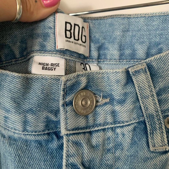 BDG High Waisted Distressed Jeans - Picture 4 of 4